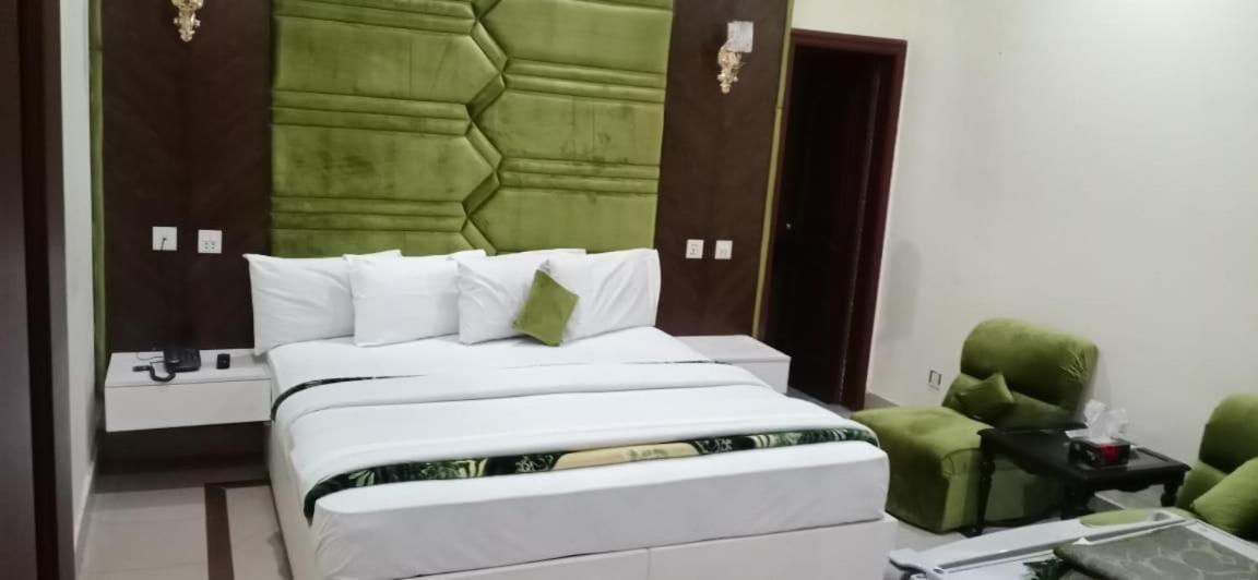 Hotel Pak Continental 물탄 외부 사진