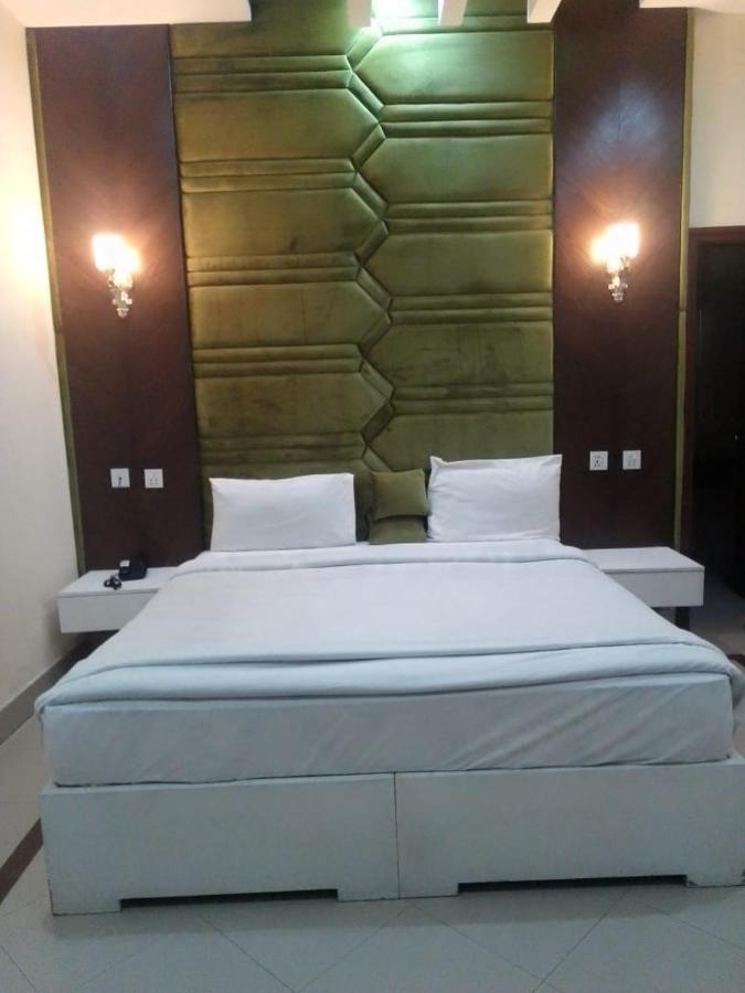 Hotel Pak Continental 물탄 외부 사진