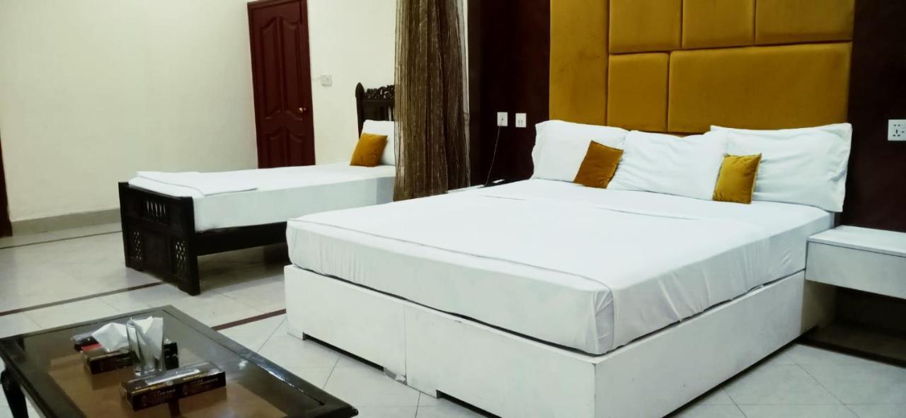 Hotel Pak Continental 물탄 외부 사진