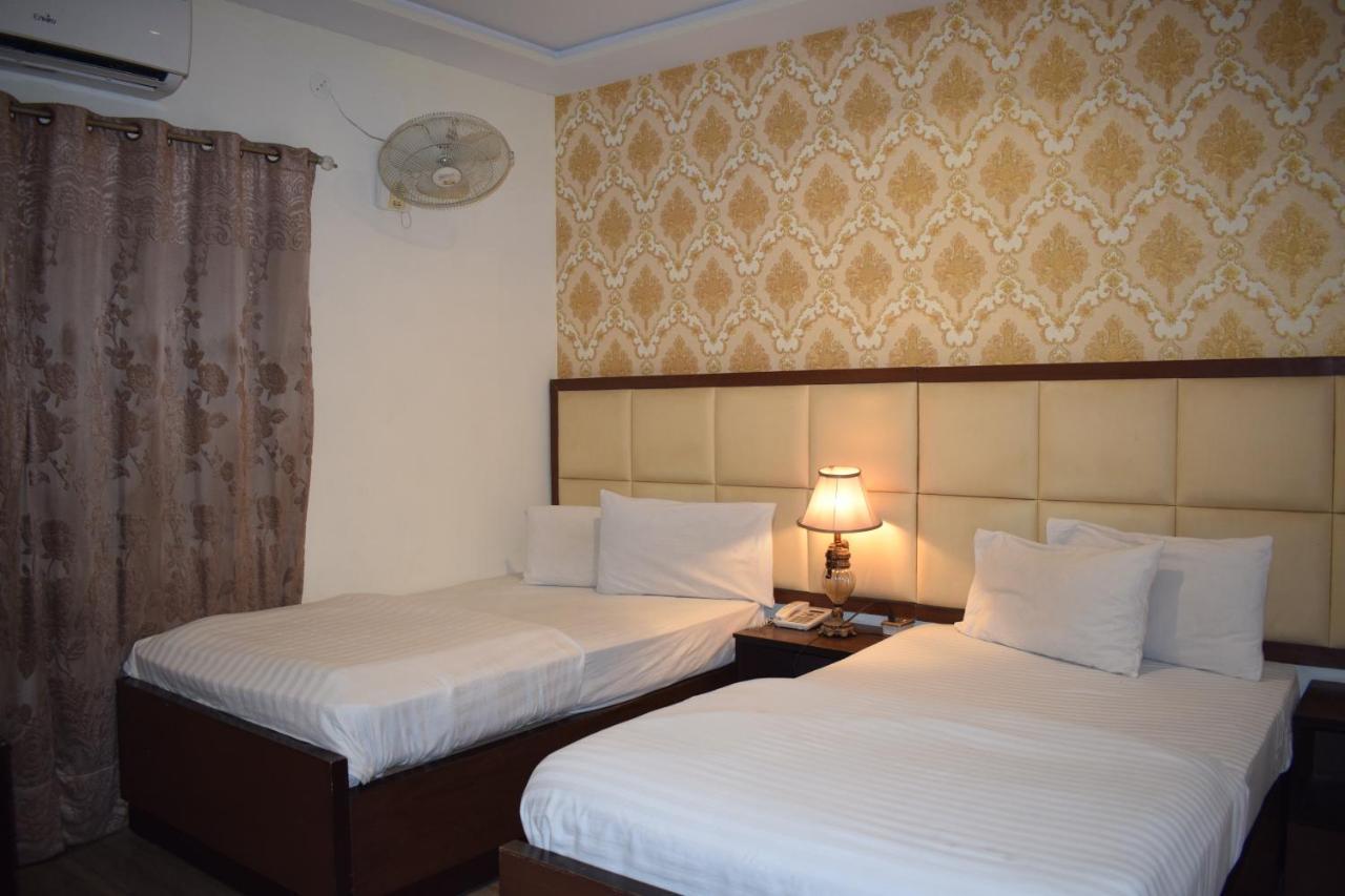 Hotel Pak Continental 물탄 외부 사진