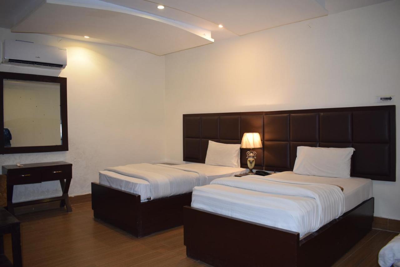 Hotel Pak Continental 물탄 외부 사진