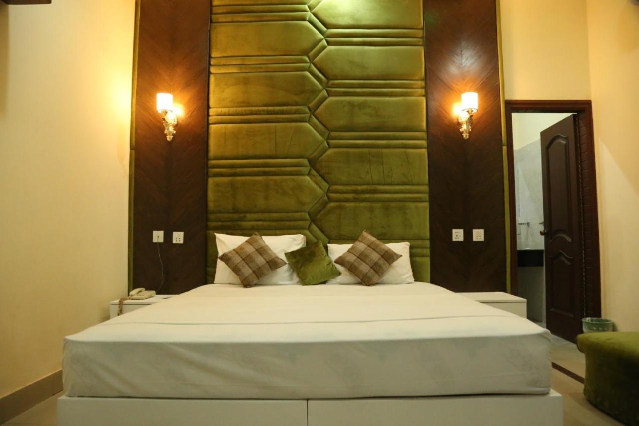 Hotel Pak Continental 물탄 외부 사진