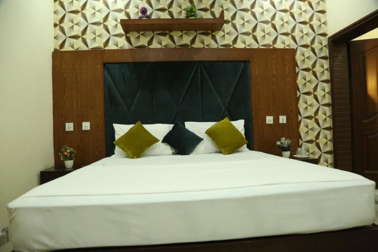 Hotel Pak Continental 물탄 외부 사진