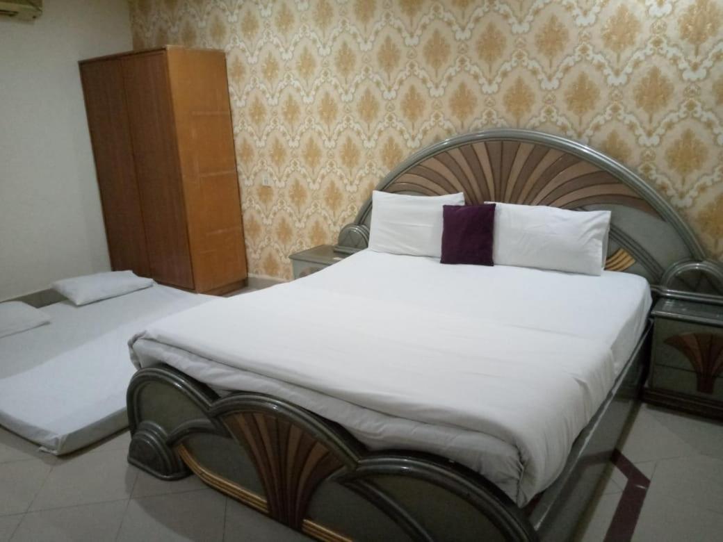 Hotel Pak Continental 물탄 외부 사진