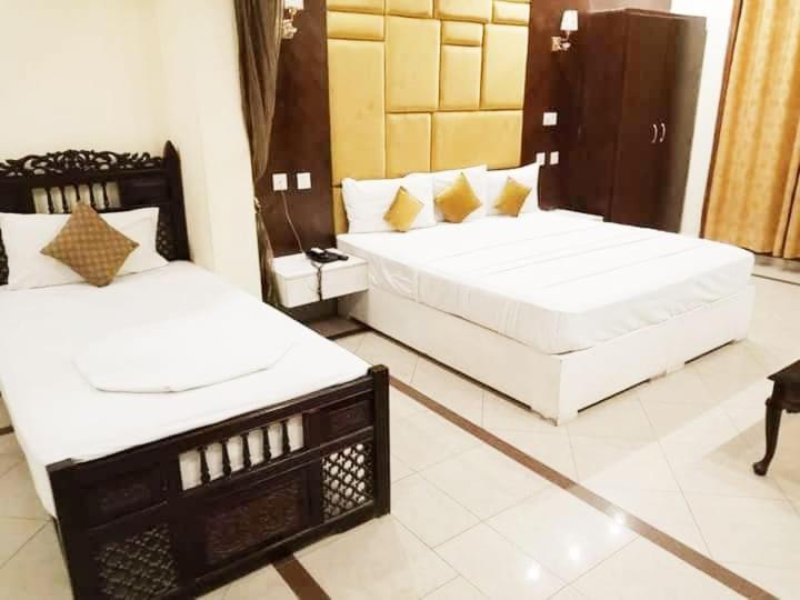 Hotel Pak Continental 물탄 외부 사진