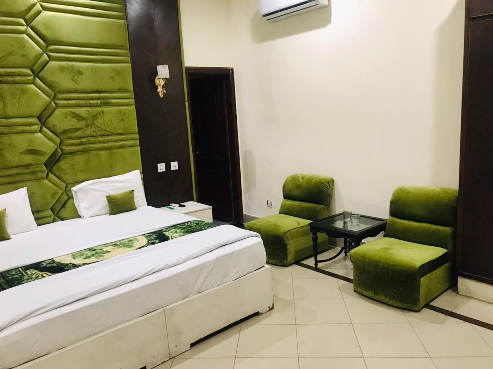Hotel Pak Continental 물탄 외부 사진
