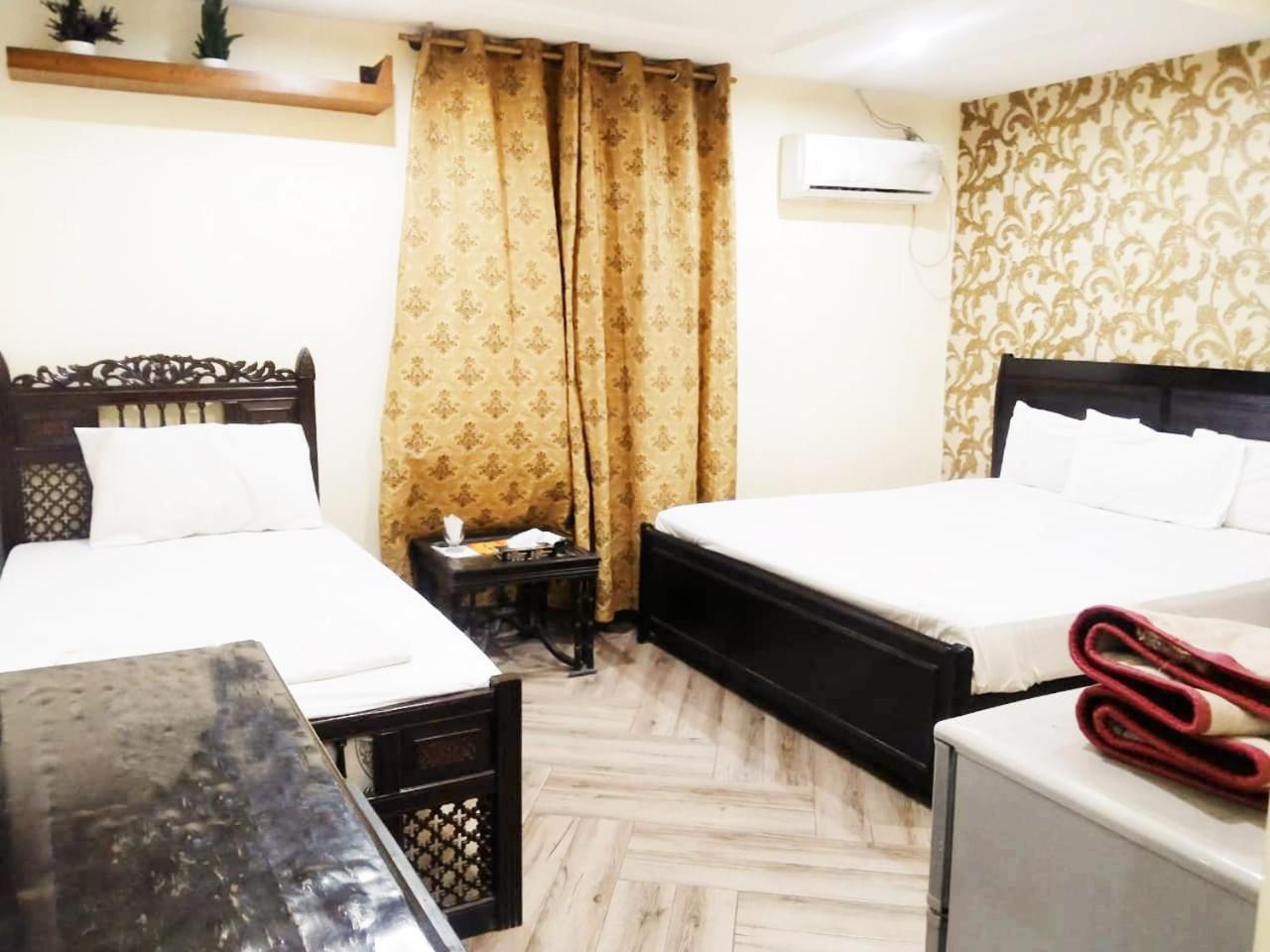 Hotel Pak Continental 물탄 외부 사진