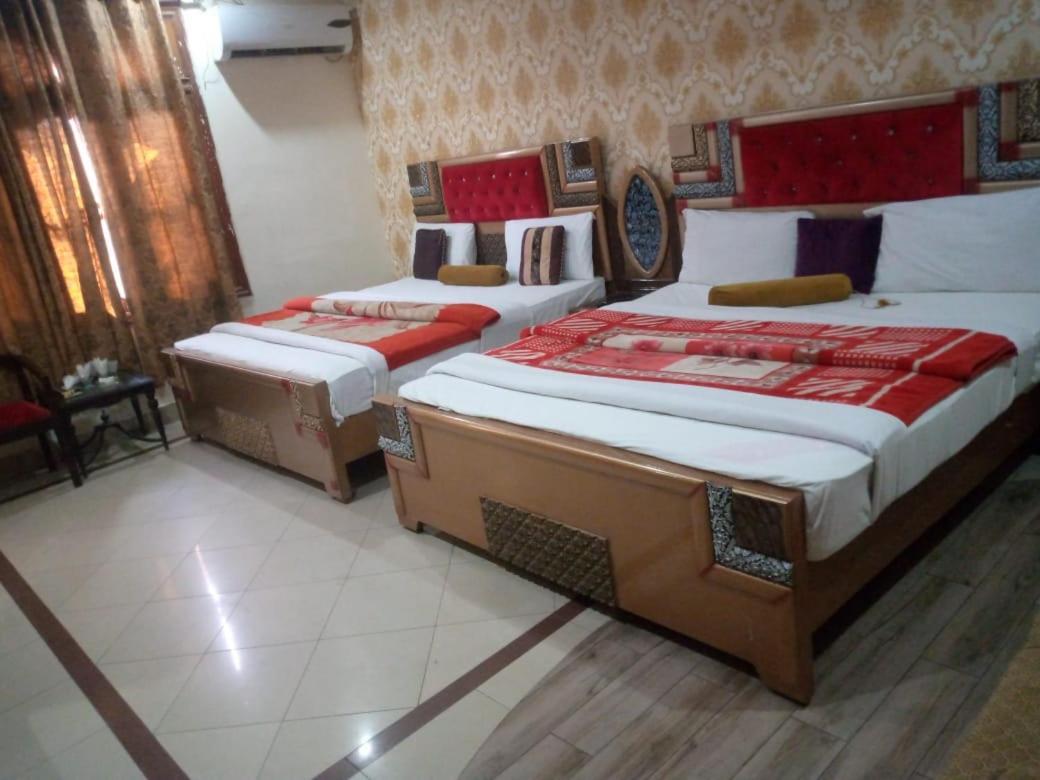 Hotel Pak Continental 물탄 외부 사진