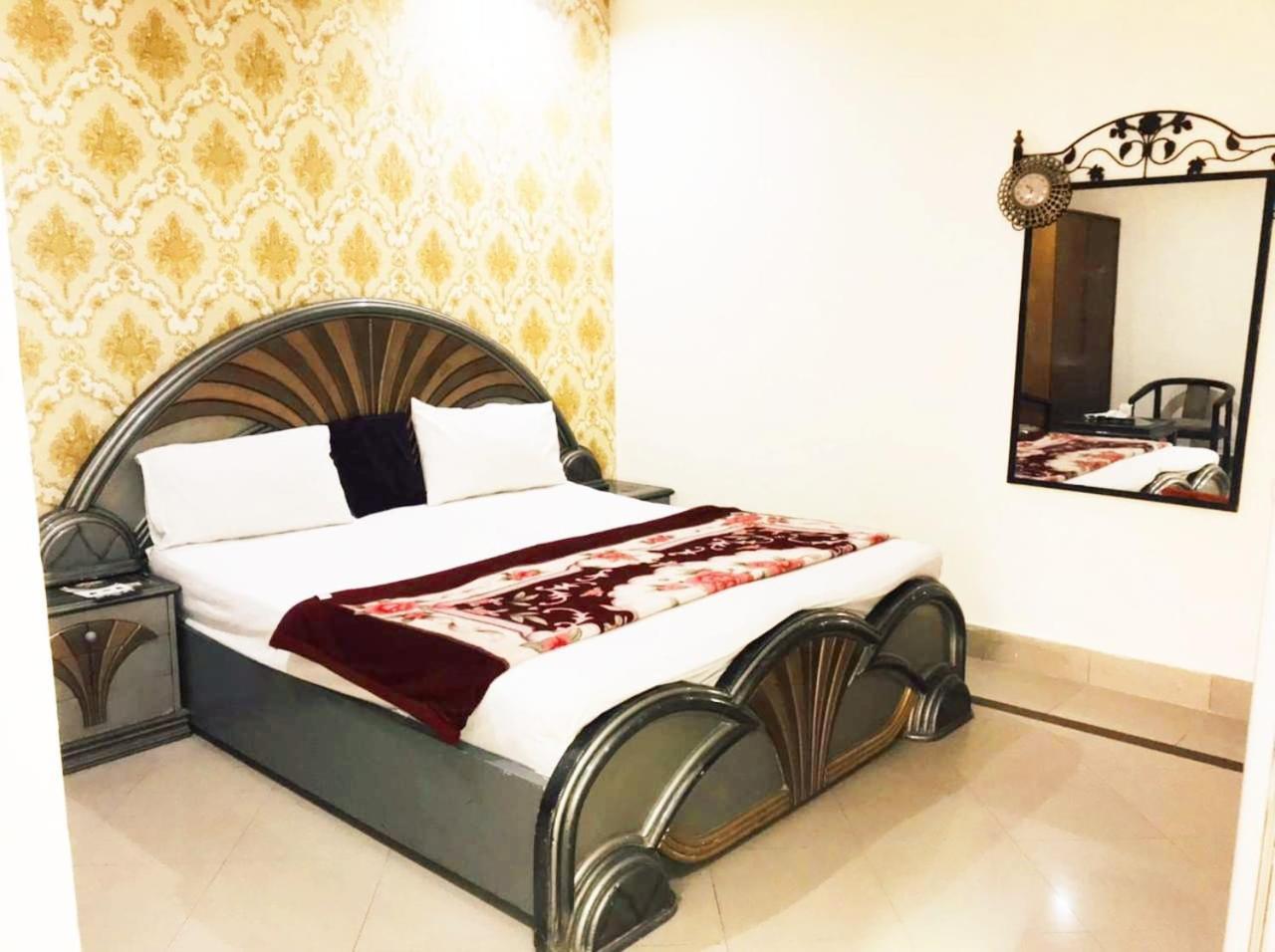 Hotel Pak Continental 물탄 외부 사진
