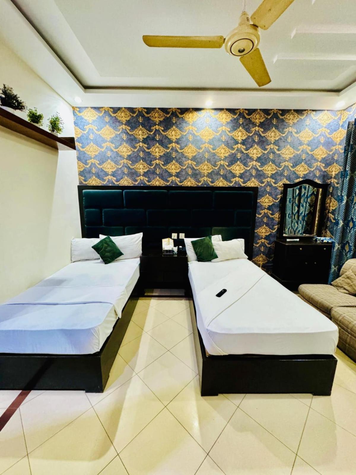 Hotel Pak Continental 물탄 외부 사진
