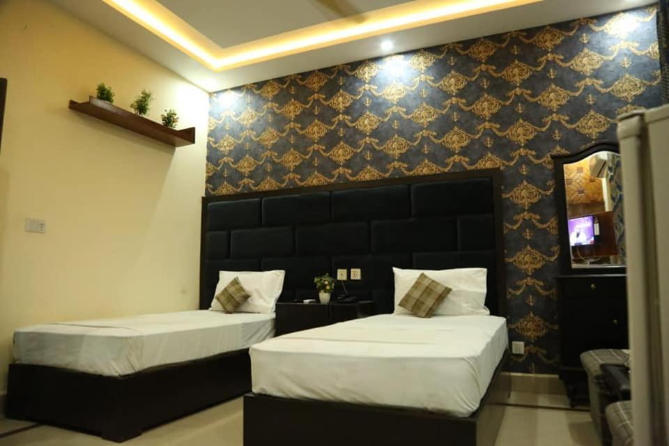 Hotel Pak Continental 물탄 외부 사진